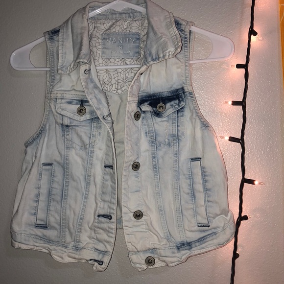 Jean Vest - Picture 1 of 2